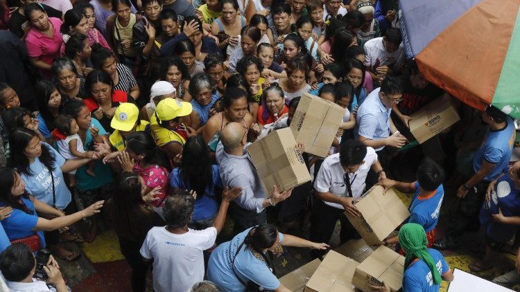 Giáo hội Philippines giúp đỡ nạn nhân lũ lụt tại Manila
