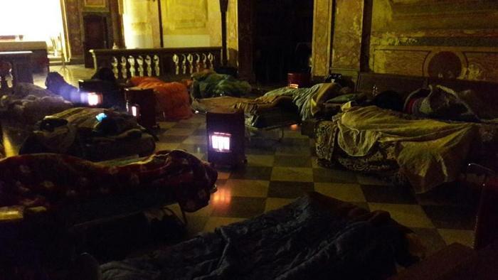 Nhà thờ thánh Calisto ở khu Trastevere, Roma đón người vô gia cư qua đêm
