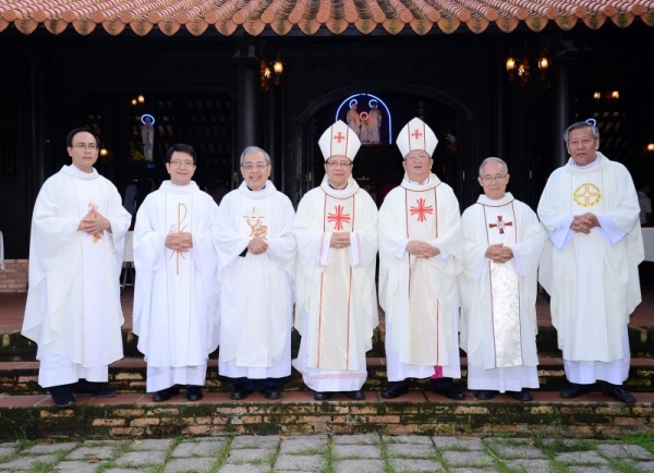 Đức cha phụ tá Giuse Đỗ Mạnh Hùng: Dâng lễ tạ ơn 1 năm Giám mục