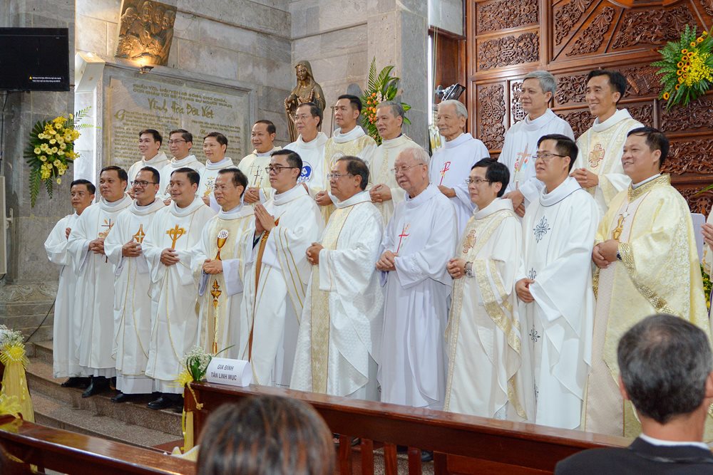Gx. Vĩnh Hòa - Tân linh mục Giuse Nguyễn Mạnh Tùng dâng lễ tạ ơn ngày 27-6-2022