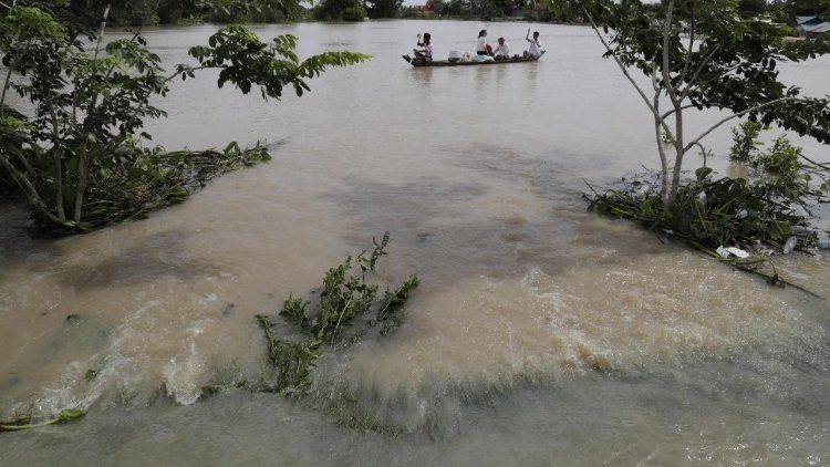Đức Thánh Cha cầu nguyện và chia buồn về vụ vỡ đập thủy điện ở Lào