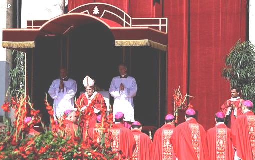 Đức Thánh Cha dâng lễ với các Tân Hồng Y và Tân Tổng Giám Mục Chính tòa