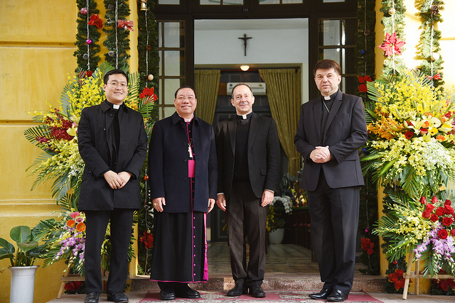 Phái đoàn ngoại giao Tòa Thánh tới Hà Nội