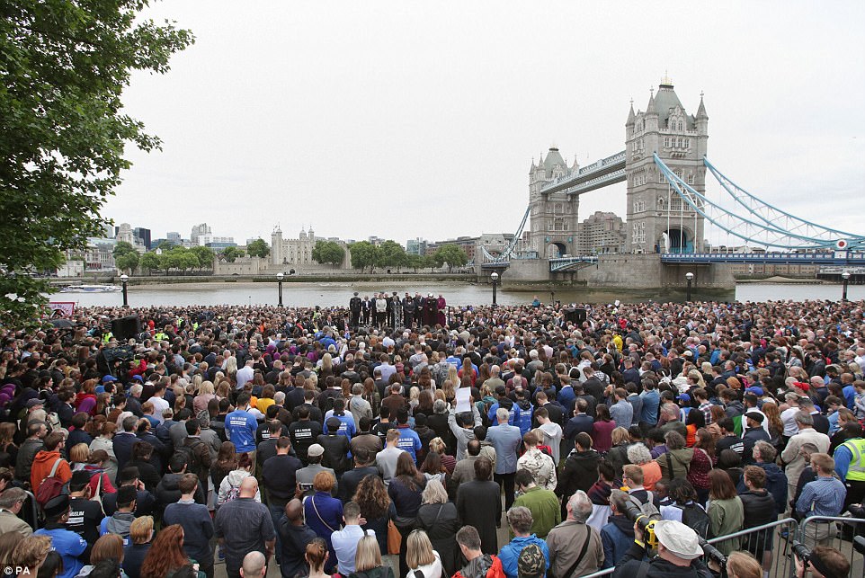 London: các imam từ chối cầu nguyện trong tang lễ của những kẻ khủng bố thiệt mạng