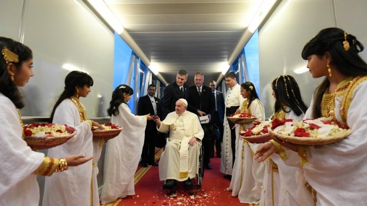 Toàn cảnh tông du của Đức Thánh Cha Phanxicô – vị Giáo hoàng đầu tiên đến thăm Bahrain
