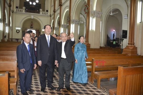 Chủ tịch nước Việt Nam viếng thăm Nhà thờ Chính tòa Đức Bà Sài Gòn