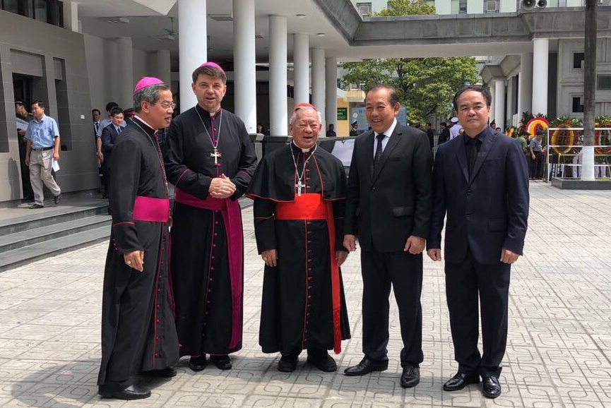 Đại diện Tòa Thánh và HĐGMVN viếng cố Chủ tịch Trần Đại Quang